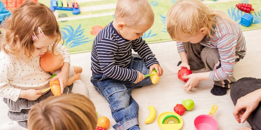 Dvouleťáci si hrají