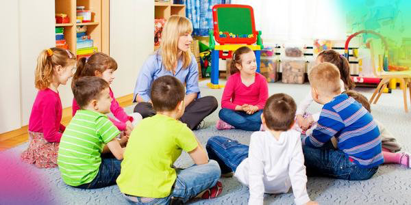 Děti sedí v kruhu